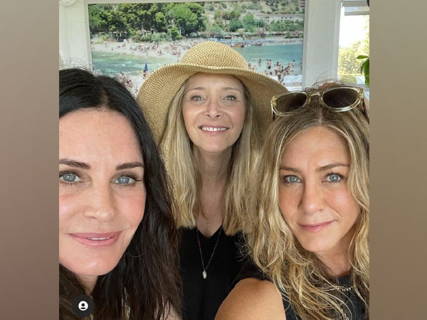 'Friends' co-stars (Image source: Instagram)
