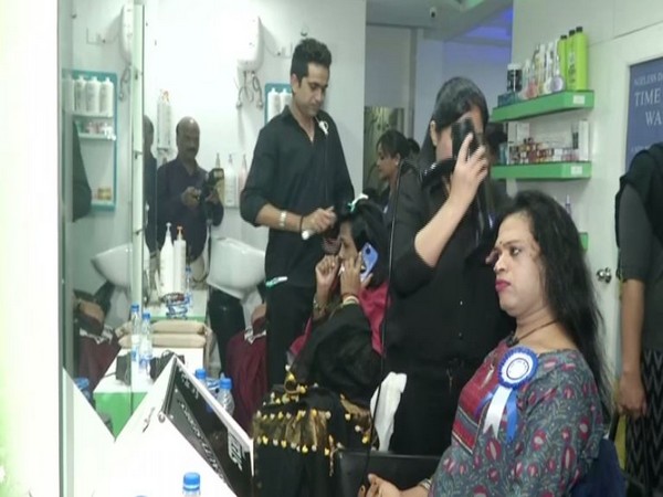 A grooming session at a Kolkata's session (Photo/ANI)