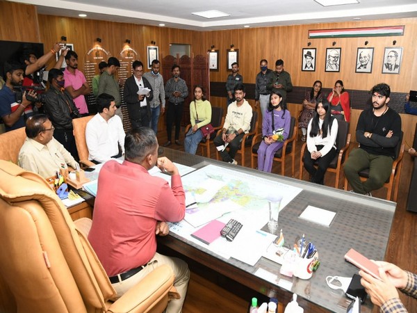 Students interacting with Rajkot District Collector Arun Mahesh Babu (Photo/ANI)