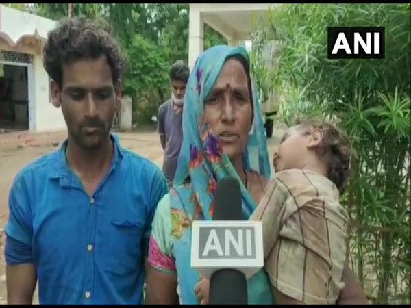 Mother of victim in Guna incident speaking to ANI. [Photo/ANI]