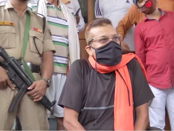 Gupteshwar Pandey, who took VRS after serving as Bihar DGP addressing a press conference on Wednesday. (Photo/ANI)