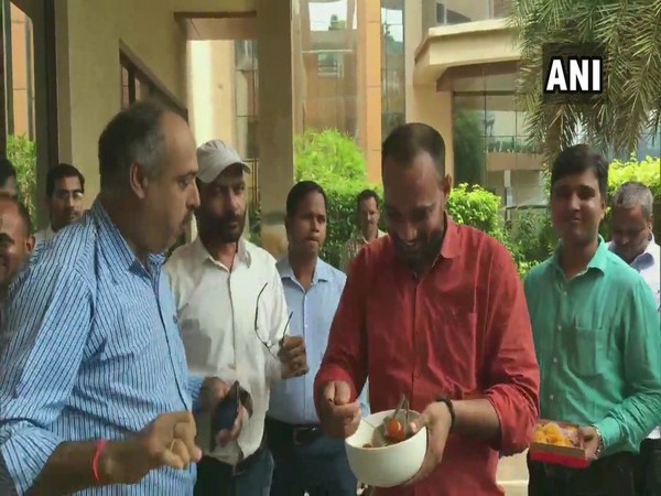 Displaced Kashmiris celebrating the revocation of Article 370 in Gurugram on Monday. Photo/ANI