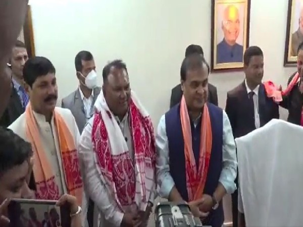 Cong MLA Sashi Kanta Das pleges to support Assam government (Photo/ANI)