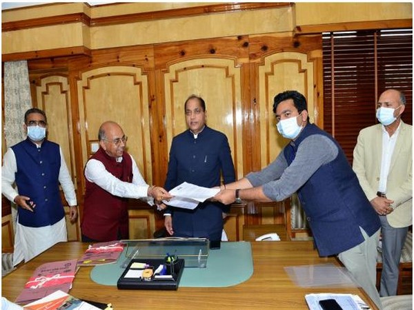 Chief Minister Jai Ram Thakur, Director Industries, Rakesh Kumar Prajapati (Press Release Photo)
