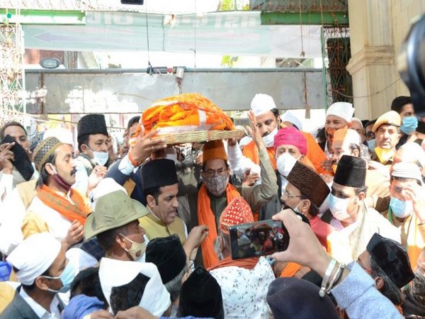Mukhtar Abbas Naqvi offered 'Chadar' on behalf of PM at Ajmer Sharif Dargah on Tuesday. (Photo/ANI)