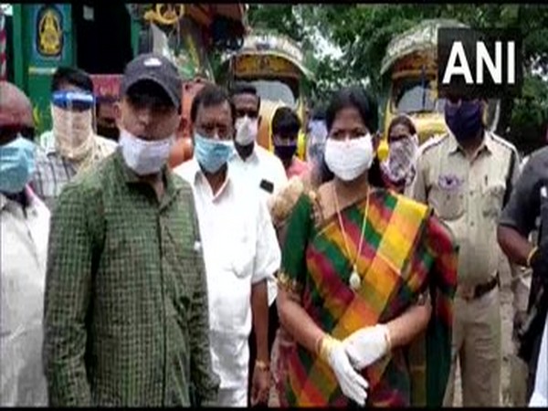 Andhra Pradesh Minister Taneti Vanitha yesterday visited flood-affected Maddura Lanka village in Kovvur Mandal.[Photo/ANI]