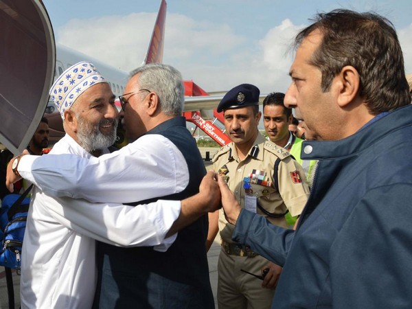 Pilgrims were received by Advisor to Governor Farooq Khan, Divisional Commissioner Kashmir Baseer Khan and Inspector General of Kashmir Police SP Pani on Sunday in Srinagar. Photo/ANI