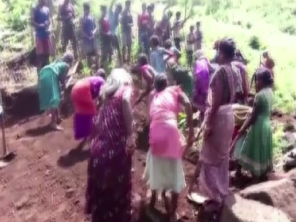 A visual of villagers of Mandrebu hamlet constructing road 