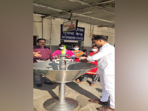 People washing hands in Thiruvananthapuram [Photo/ANI]