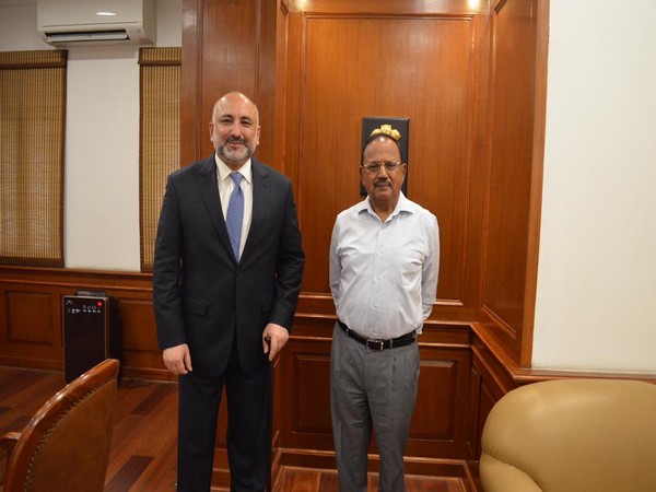 Afghan Foreign Minister Mohammad Haneef Atmar with NSA Ajit Doval (Source: Twitter/Mohammad Haneef Atmar)
