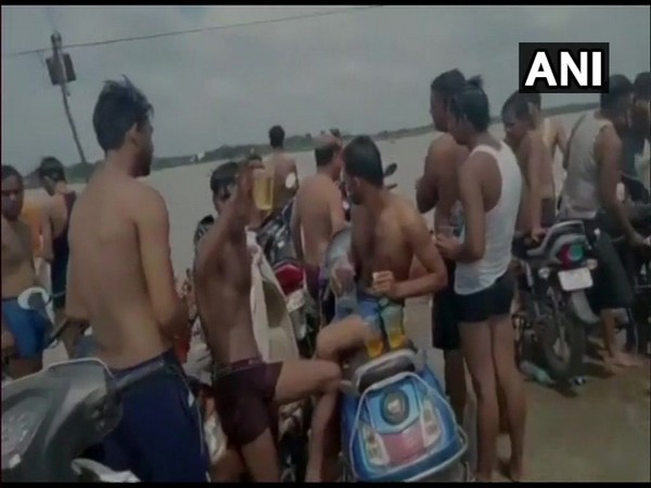 The Kanwariyas enjoying liquor at Hapur in the viral video 