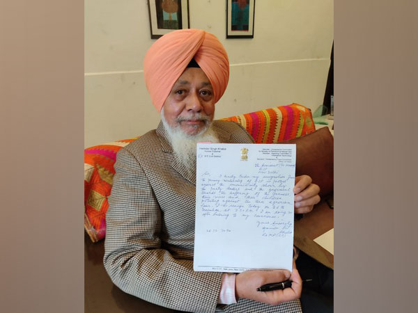 Former Lok Sabha MP Harinder Singh Khalsa shows his resignation letter on Saturday. (Photo/ANI)
