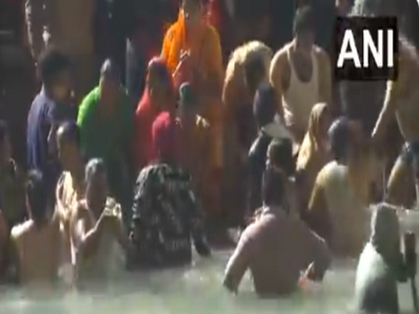 Thousands of devotees took holy dip at Har Ki Pauri ghat in Haridwar on the occasion of Maha Shivratri on Thursday morning.