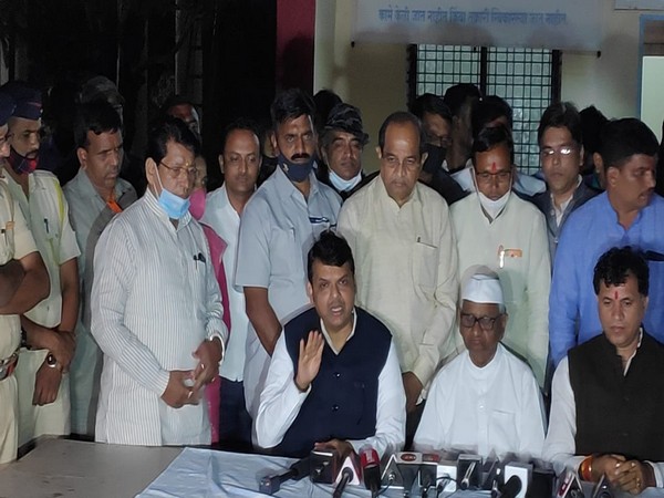 MoS Agriculture Kailash Choudhary along with BJP leader Devendra Fadnavis met Anna Hazare at his hometown (Photo/ ANI)