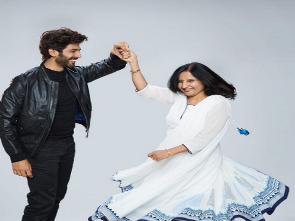Kartik Aaryan with his mother Mala Tiwari