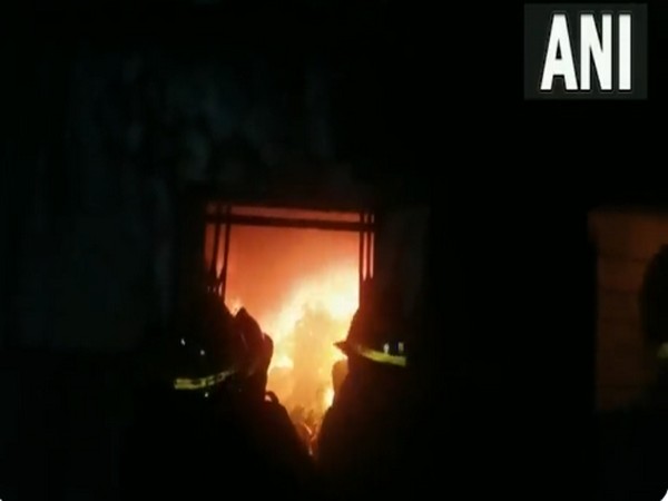 Visual of fire at a factory in Kazi compound, Bhiwandi (Photo/ANI)
