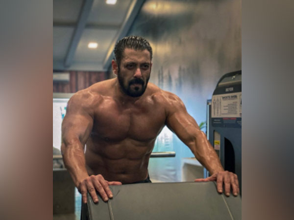 Salman Khan in his home gym (Image Source: Instagram)