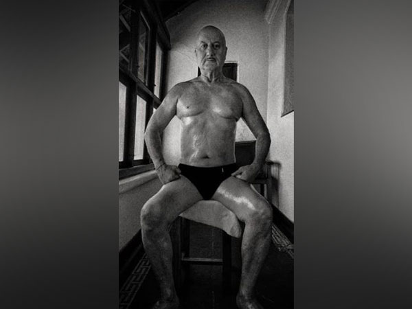 Anupam Kher flaunting his toned body (Image source: Instagram)