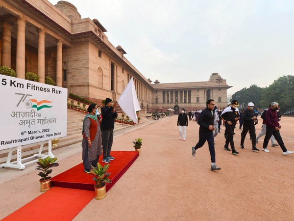 President Kovind flags off fitness run (Photo: Rashtrapati Bhavan Twitter)
