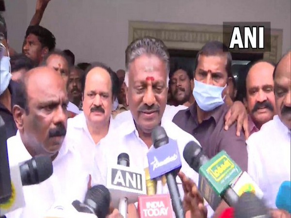 AIADMK leader O Panneerselvam (File Photo)