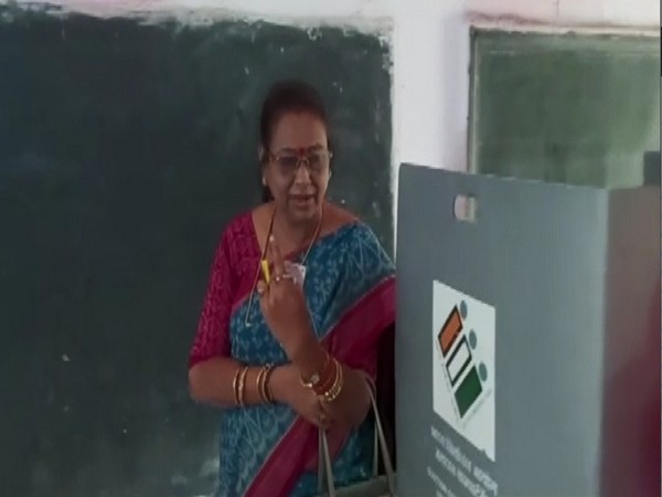 UDF candidate Uma Thomas casts vote  (Photo/ANI)