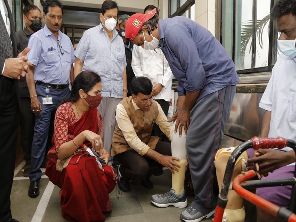 Union Health Minister Mansukh Mandaviya helping a differently-abled man wear prosthetic leg in Mumbai. (Photo credit: Twitter@mansukhmandviya)
