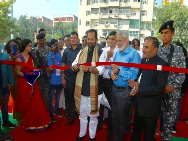Union Minister for Minority Affairs Mukhtar Abbas Naqvi innaugrating 