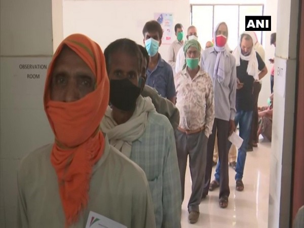 People lined up at Piprauli CHC for vaccine doses. 