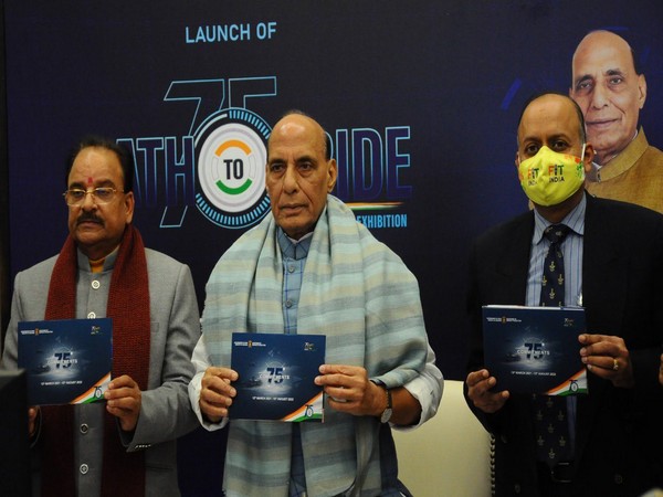 Defence Minister Rajnath Singh (centre) (Photo/ANI)