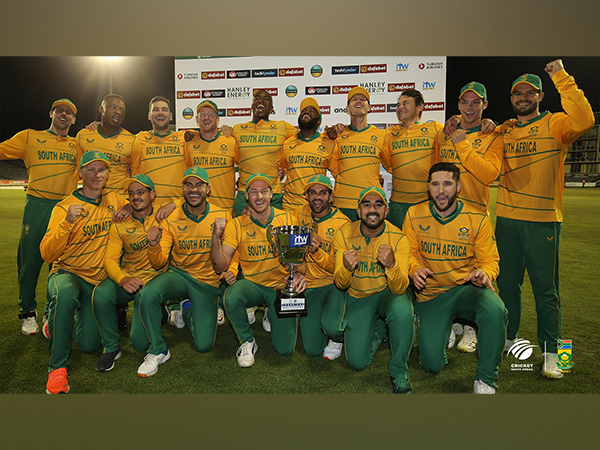 South African team with trophy. (Photo- CSA Twitter)