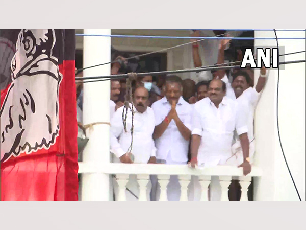 O Paneerselvam (Photo/ANI)