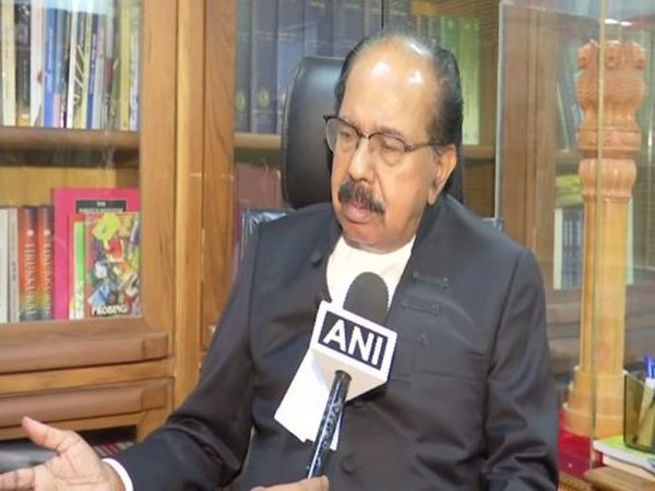 Senior Congress leader M Veerapa Moily spoke to ANI to Thursday. Photo/ANI