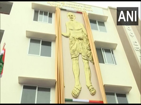 Mural statue of Mahatma Gandhi in Vijaywada, AP (Photo Credit: ANI)