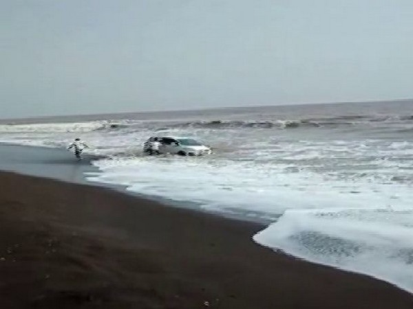 The car which was finally rescued. Photo/ANI