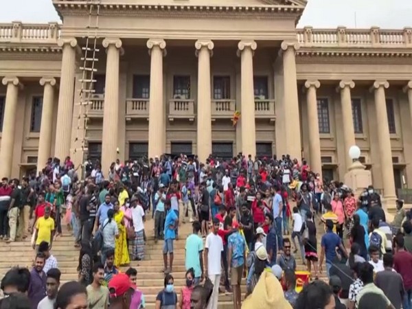 Protestors outside the premises of the Sri Lankan Presidential Secretariat in Colombo