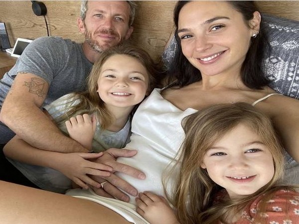 Gal Gadot with husband Yaron Varsano and daughters Maya, Alma (Image Source: Instagram) 