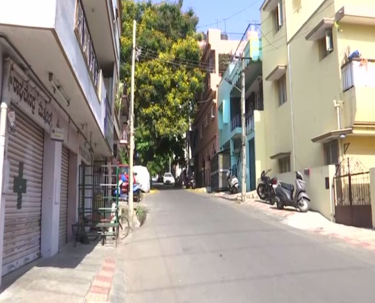 People obey Janta Curfew amid COVID-19 scare in Bengaluru. Photo/ ANI