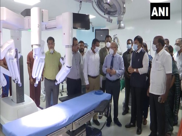 Union Minister Mansukh Mandaviya observed the robotic surgery machine in Chennai (Photo/ANI)