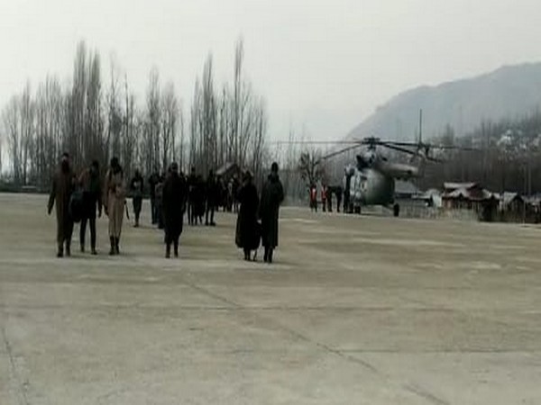 Visual of stranded candidates being escorted to Bandipora (Photo/ANI)