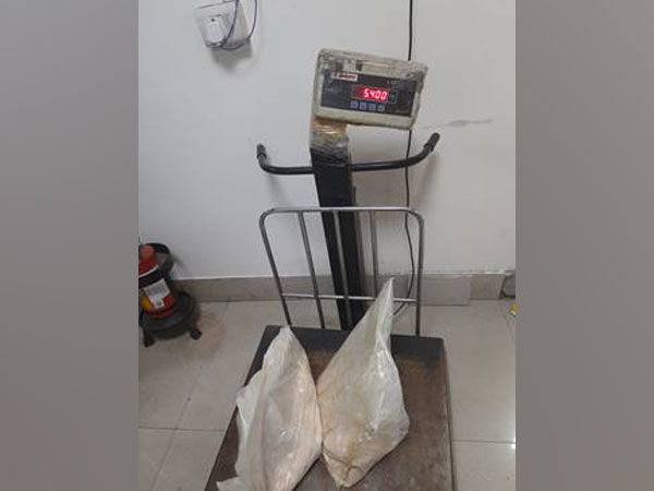 12.9 kilograms of heroin was seized from Ugandan nationals at IGI Airport by custom officers. (Photo/PIB)