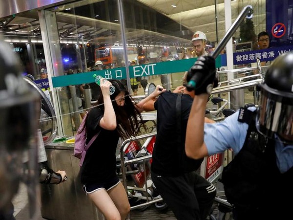 Violent clashes broke out between police in riot gear and protesters at Hong Kong's airport on Tuesday.