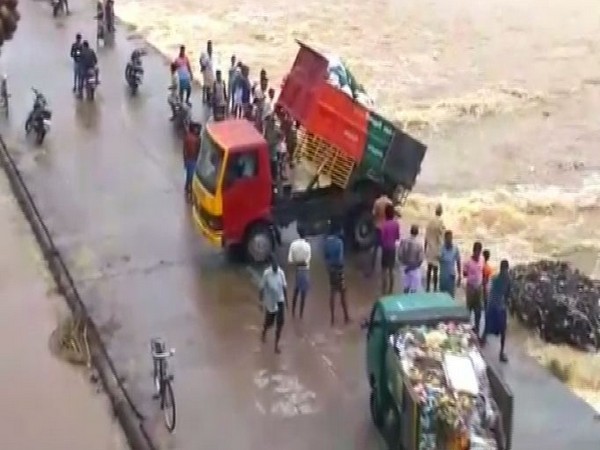 Screengrab of the video showing garbage being dumped into the river in Cuddalore in Tamil Nadu on Wednesday. Photo/ANI