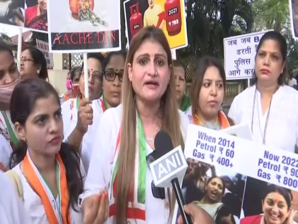 Goa Pradesh Mahila Congress president Pratim Coutinho led the protests against LPG price hike in Panaji on Saturday.