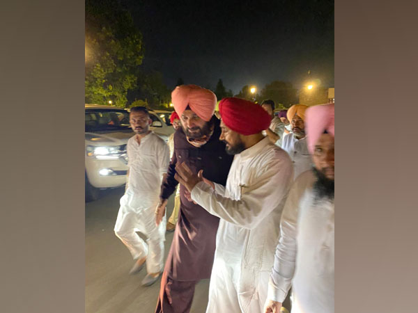 Punjab Congress chief Navjot Singh Sidhu with Congress leader Charanjit S Channi (Photo/Twitter)