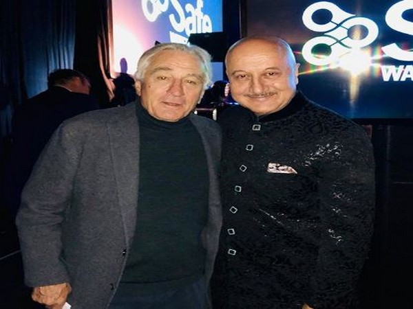 Anupam Kher and Robert De Niro (Image courtesy: Instagram)