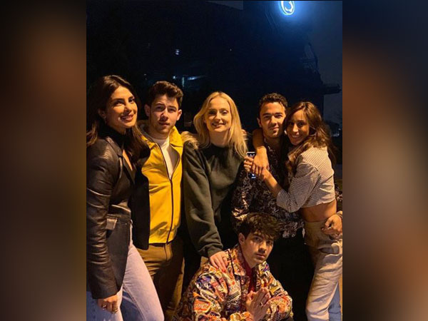 Priyanka Chopra, Nick Jonas, Sophie Turner, Kevin Jonas, Danielle Jonas and Joe Jonas ( L to R), Image courtesy: Instagram