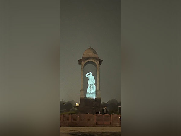 The grand statue of Netaji Subhas Chandra Bose (Photo/Twitter: Narendra Modi)