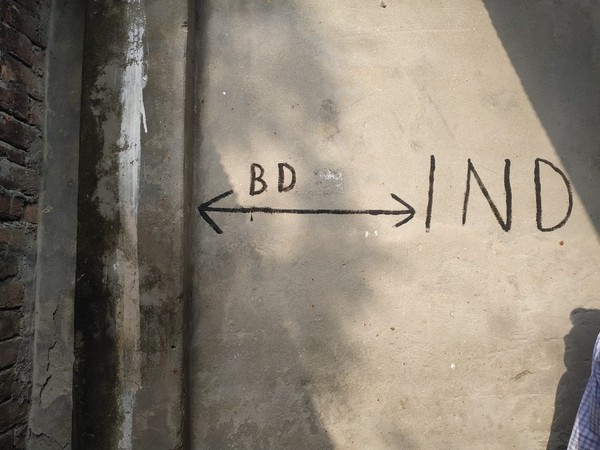 The house on Indo-Bangladesh border with ‘India’ on one side and ‘Bangladesh’ on the other