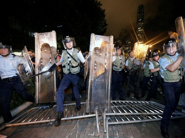 Riot police arrives during a protest to demand authorities scrap a proposed extradition bill with China, in Hong Kong on Sunday. (Photo/Reuters)