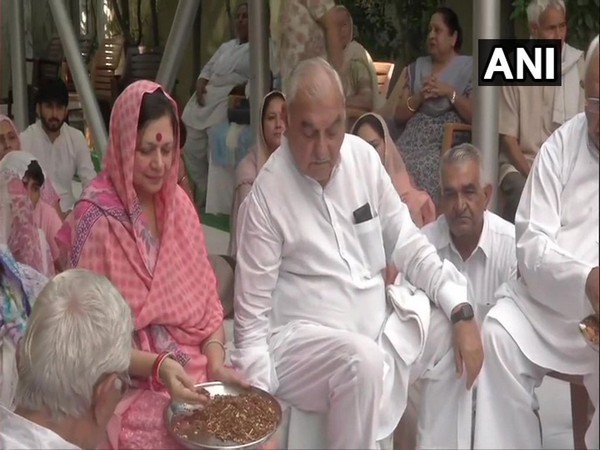 Senior Congress leader Bhupinder Singh Hooda performing hawan with his wife in Rohatak on Friday. (Photo/ANI)
